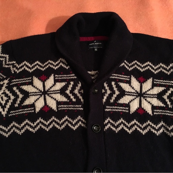 daniel hechter wool blend navy blue with  snow flakes man’s sweater, XXL - Picture 2 of 4